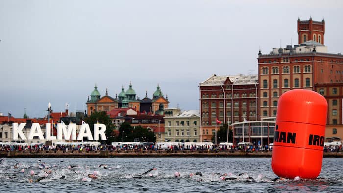 Vista previa del fin de semana / KALMAR, SUECIA - 19 DE AGOSTO: Los participantes compiten en la etapa de natación de la carrera durante Ironman Kalmar el 19 de agosto de 2017 en Kalmar, Suecia.  (Foto de Charlie Crowhurst/Getty Images para IRONMAN).