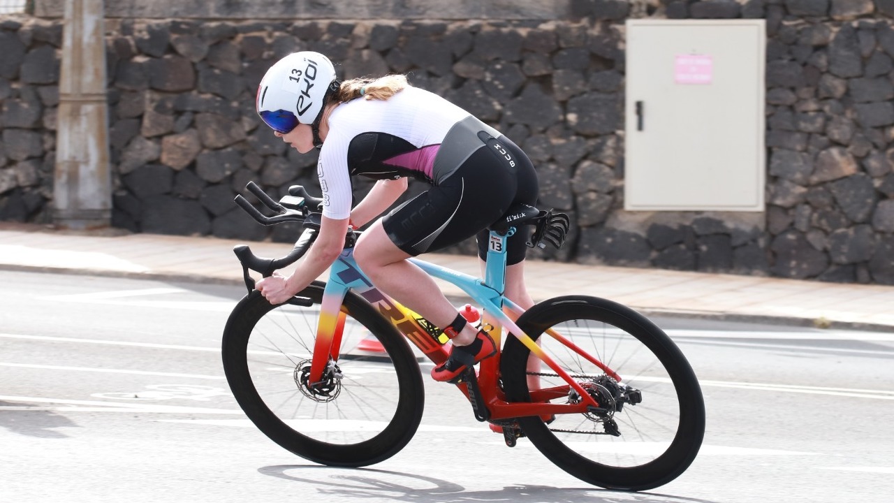 Jessica Learmonth IRONMAN 70.3 Lanzarote 2022 on the bike (Photo Credit: Ryan Sosna-Bowd)