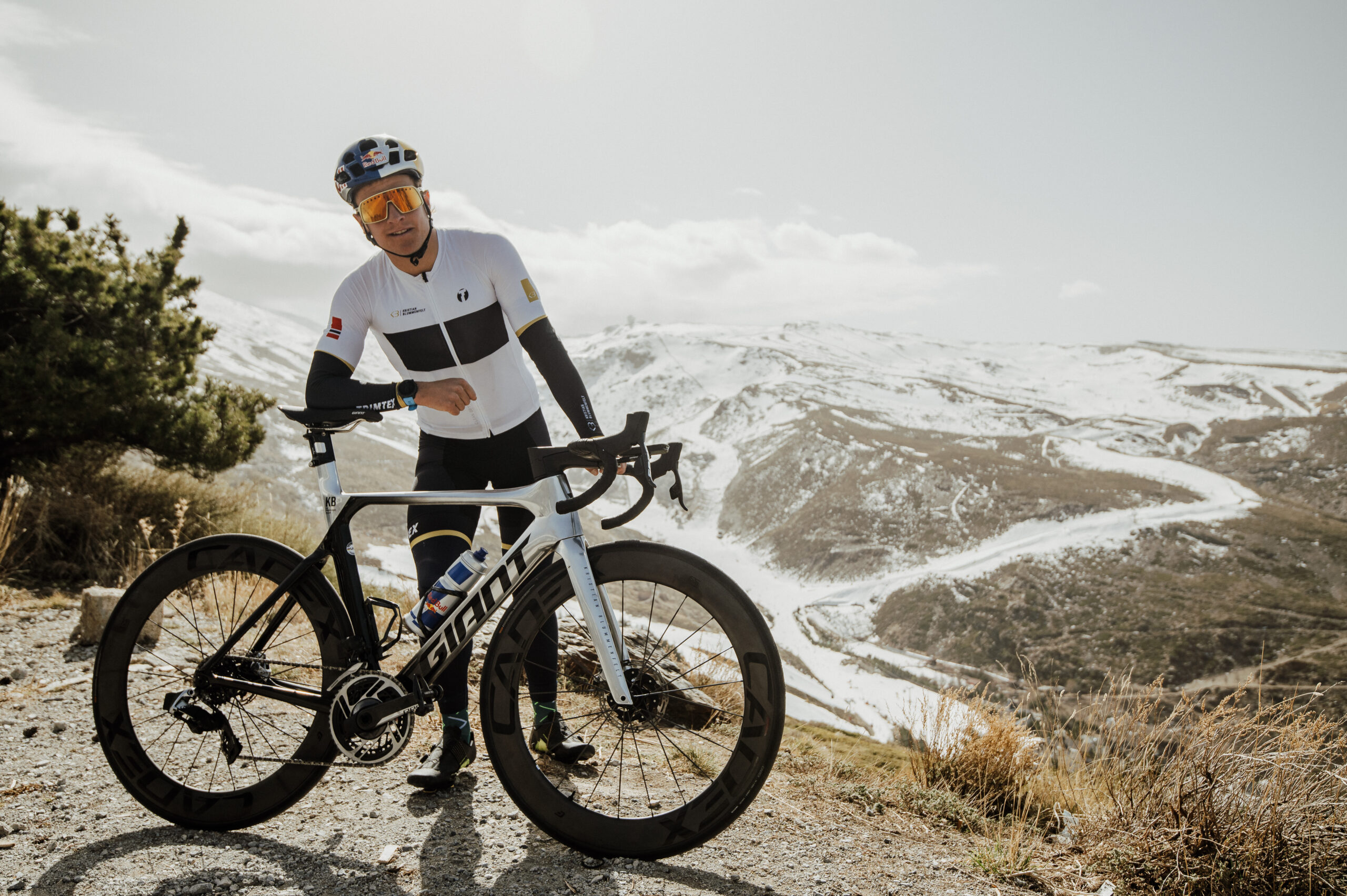 Entrenamiento en bicicleta de Kristian Blummenfelt (Giant / SRAM Red Bull)