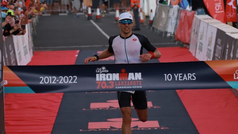 Leo Bergere winning IRONMAN 70.3 Lanzarote 2022