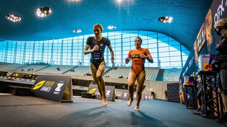 Beth Potter Anna Godoy Arena Games London 2021 copyright Super League Triathlon