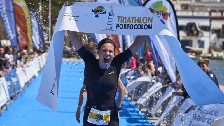 Jenny Schulz / Triathlon de Portocolom 2022 at finish