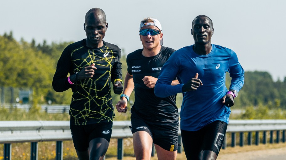 Kristian Blummenfelt prepares for that Sub7 showdown vs Joe Skipper at the Dekra Lausitzring in Germany on Sunday June 5, 2022 (Mana Studios).