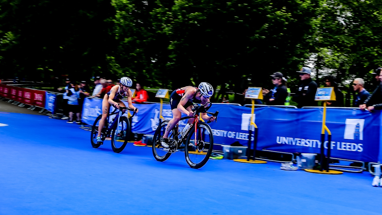 Taylor Spivey Sophie Coldwell at Leeds WTCS Photo credit World triathlon Tommy Zaferes