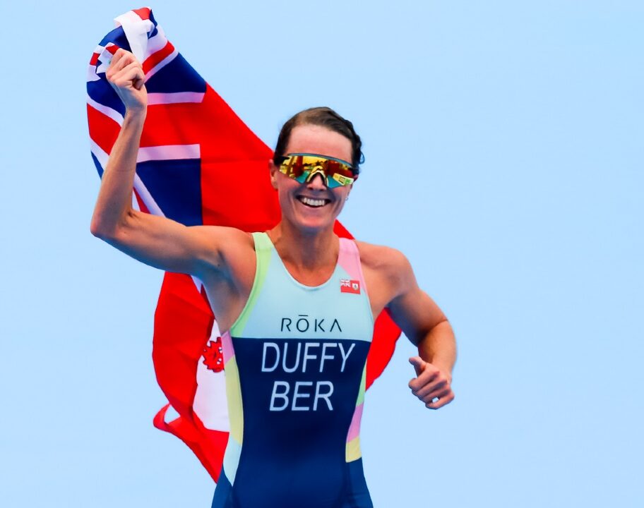 Flora Duffy Commonwealth Games flag photo credit Ben Lumley World Triathlon