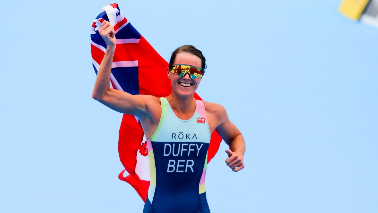 Flora Duffy Commonwealth Games flag photo credit Ben Lumley World Triathlon