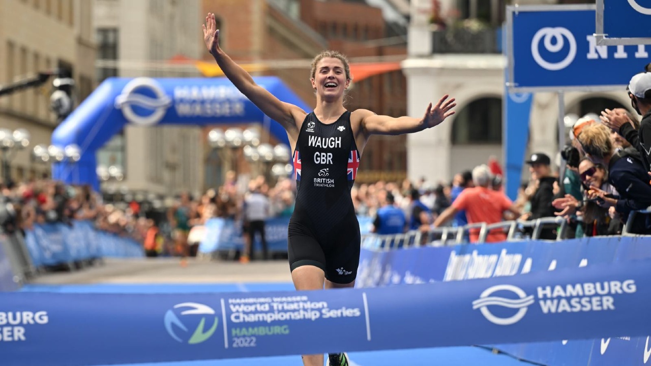 kate waugh mixed relay hamburg 2022 photo credit world triathlon