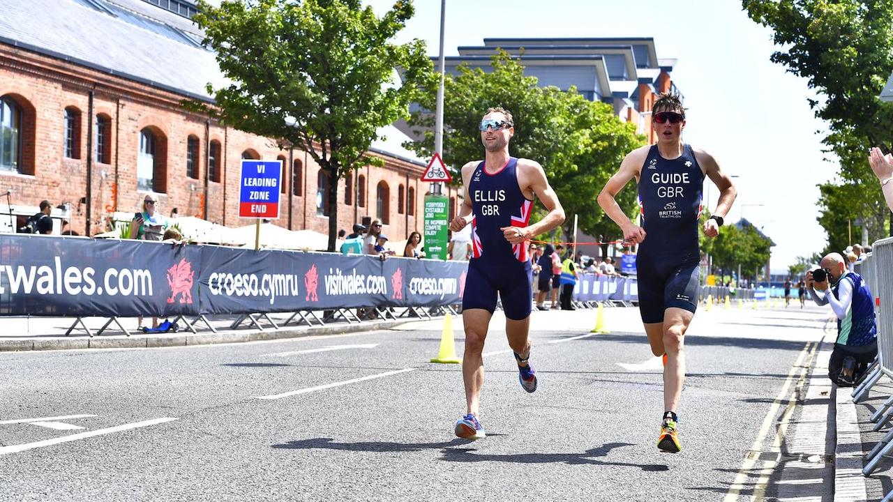 Dave Ellis y Luke Pollard en WPTS Swansea: Triatlón Británico/Steve Cox/Kaan Ucele