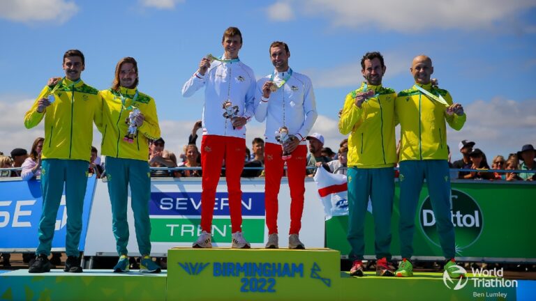 Dave Ellis Luke Pollard podium Commonwealth Games 2022 photo credit World Triathlon