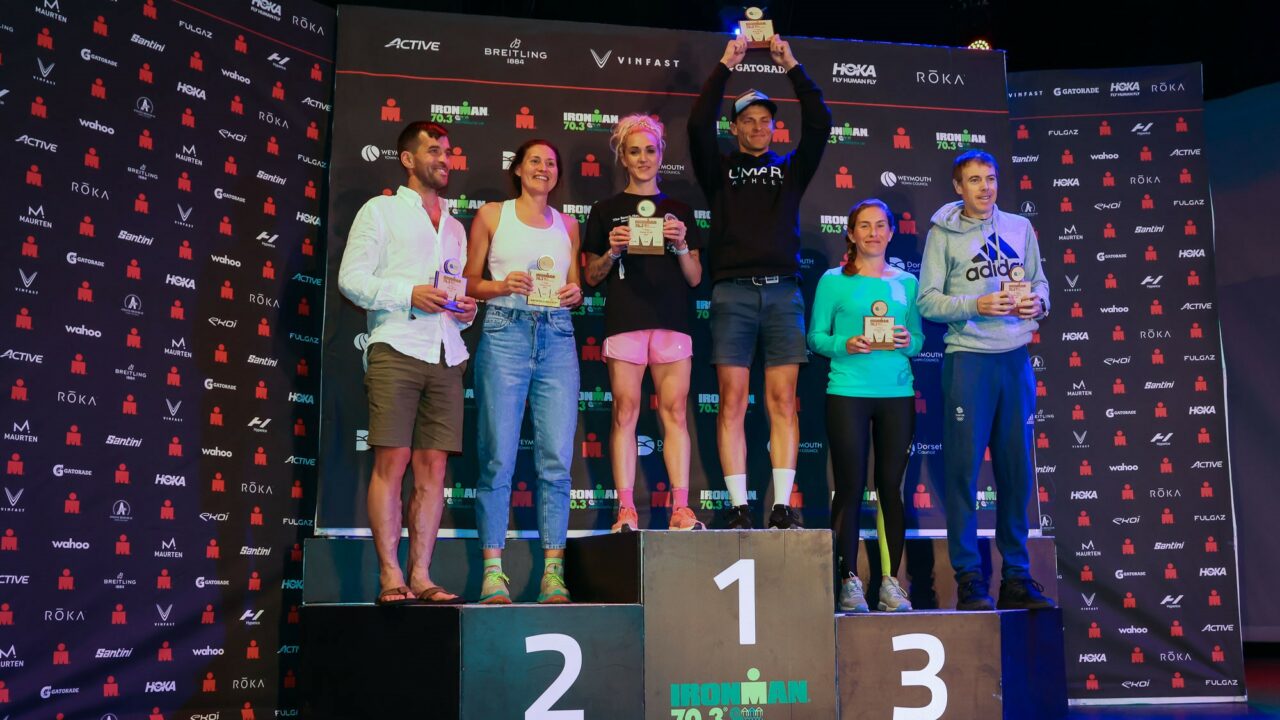 IRONMAN 70.3 Weymouth 2022 podios.  Crédito de la foto Huw Fairclough