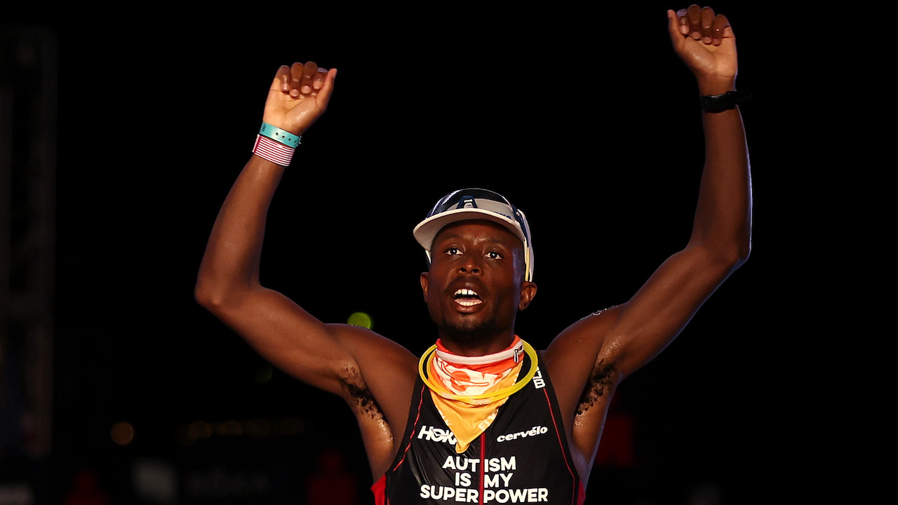 sam-holness-kona-2022-finish