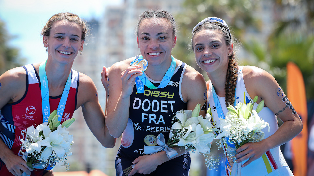 World Triathlon Cup Vina Del Mar 2022 Elite Women podium - Sandra Dodet, Gina Sereno, Maria Carolina Velasquez Soto