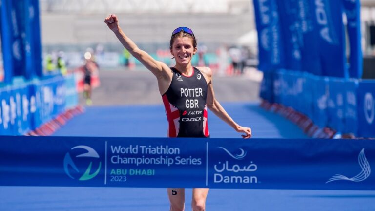 Beth Potter wins WTCS Abu Dhabi 2023 photo credit Tommy Zaferes World Triathlon