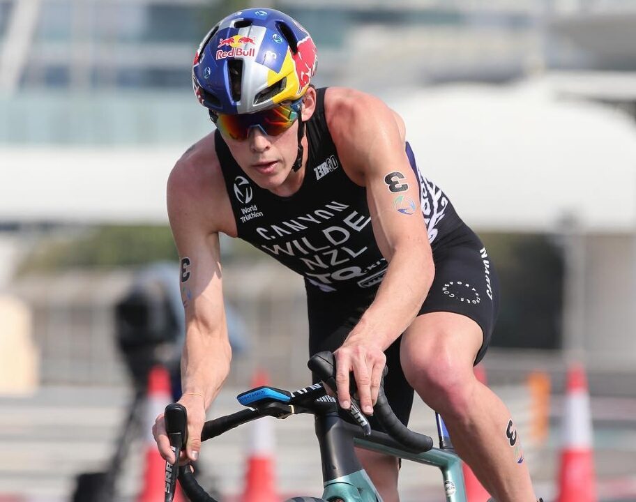 Hayden Wilde bike leg Abu Dhabi WTCS 2023 photo credit Wagner Araujo World Triathlon