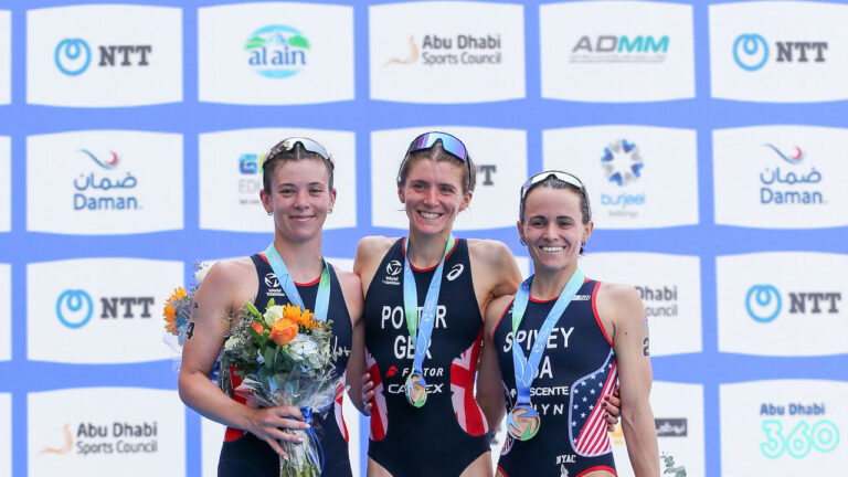 Beth Potter, Sophie Coldwell, Taylor Spivey - WTCS Abu Dhabi 2023 podium