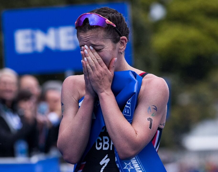 An emotional Sophie Coldwell wins WTCS Yokohama 2023 photo credit: World Triathlon / Tommy Zaferes