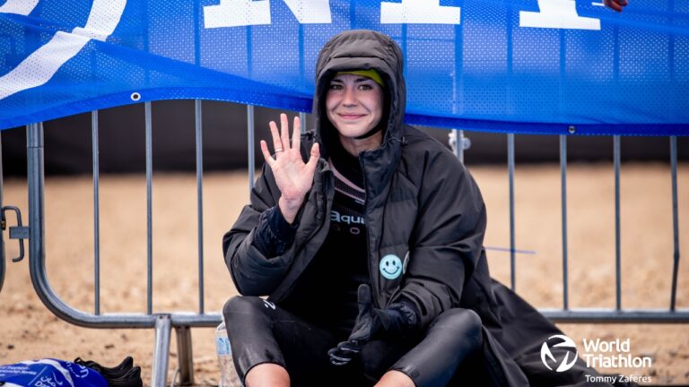 Cassandre Beaugrand waves WTCS Sunderland 2023 photo credit: World Triathlon / Tommy Zaferes