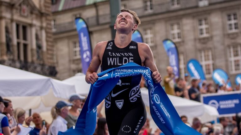 Hayden Wilde wins WTCS Hamburg 2023 photo credit: World Triathlon