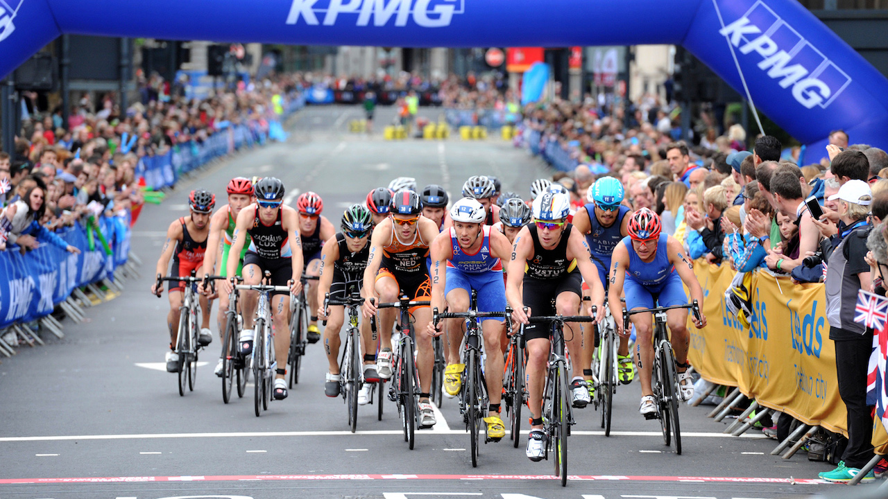 World Triathlon Leeds 2016 crowds on the bike