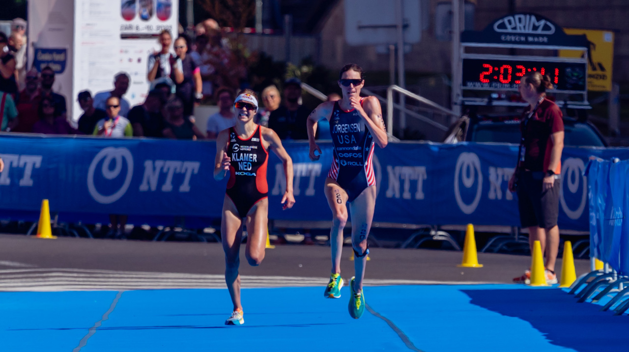 World Triathlon Cup Karlovy Vary 2023 Gwen Jorgensen and Rachel Klamer sprint finish