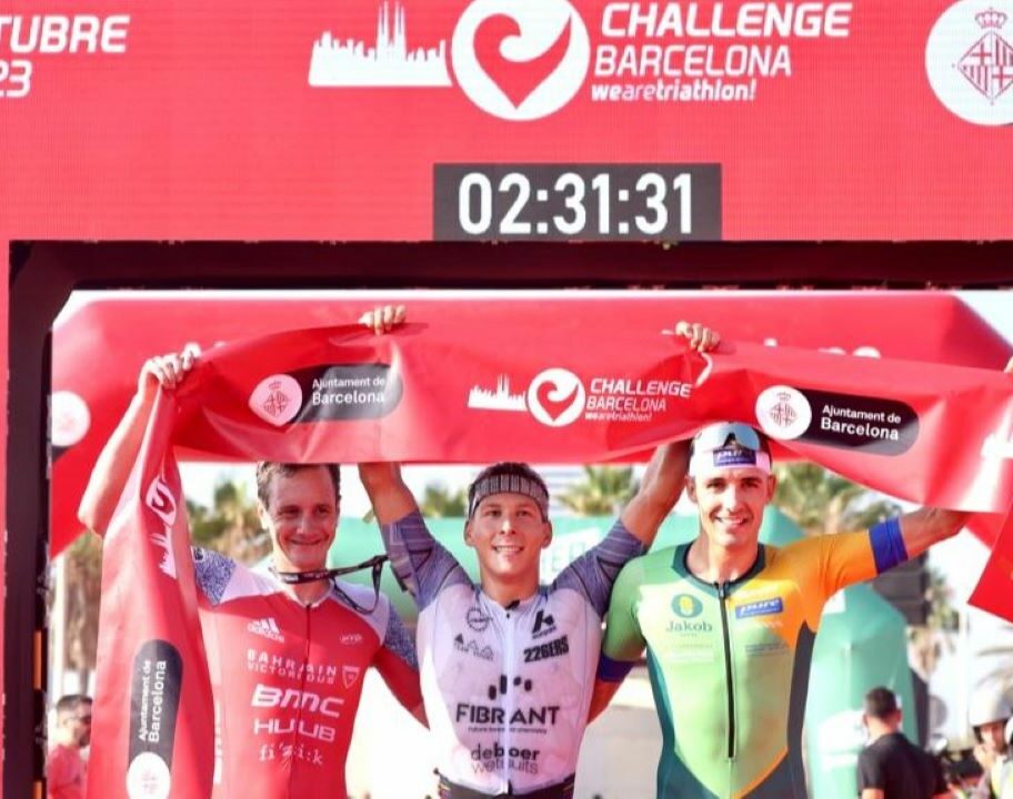 Challenge Barcelona 2023 Elite Women podium - Youri Keulen, Alistair Brownlee, Willy Hirsch