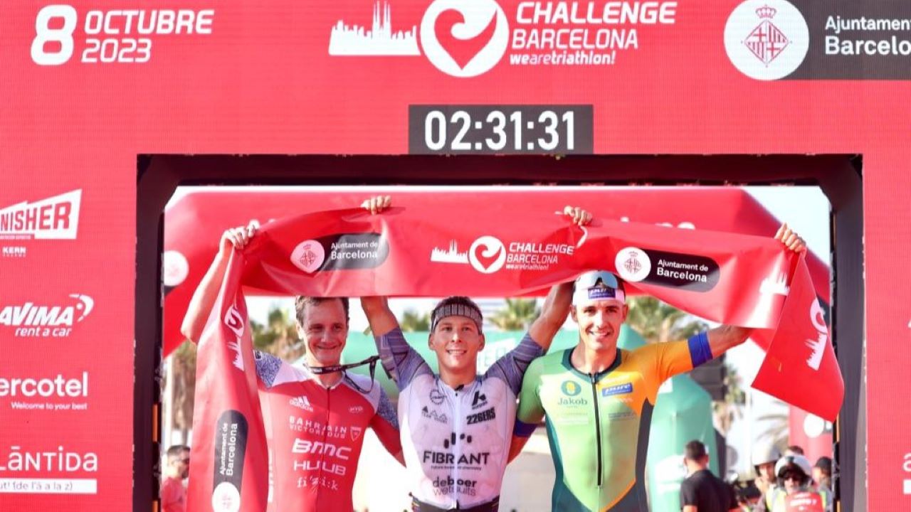 Challenge Barcelona 2023 Elite Women podium - Youri Keulen, Alistair Brownlee, Willy Hirsch