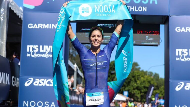 Ashleigh Gentle winning the 2022 Garmin Noosa Triathlon