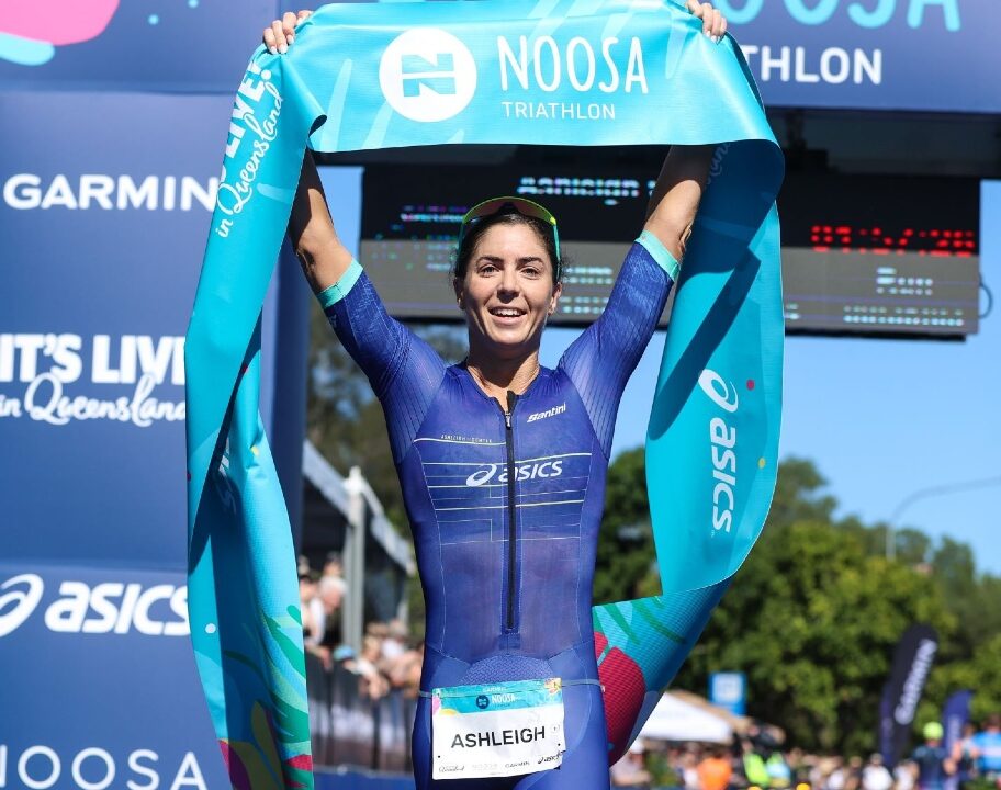 Ashleigh Comfortable a hit the 2022 Garmin Noosa Triathlon