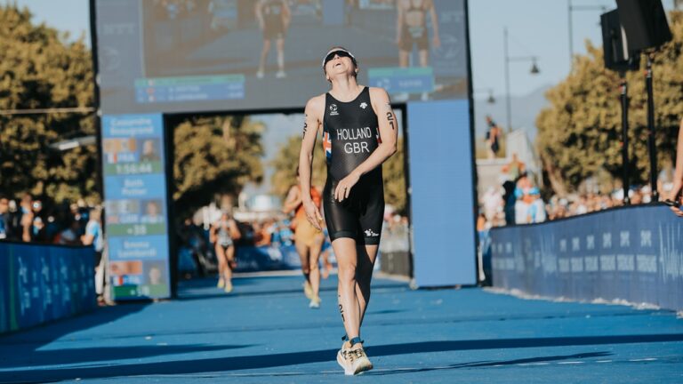 Vicky Holland WTCS Grand Final Torremolinos 2024 finish line photo credit World Triathlon