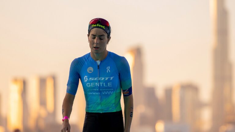 Ashleigh Gentle run T100 Dubai 2024 photo credit PTO / T100