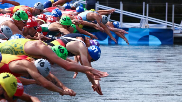 Paris Olympics 2024 men swim start River Seine photo credit World Triathlon