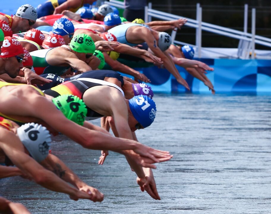 Paris Olympics 2024 men swim start River Seine photo credit World Triathlon