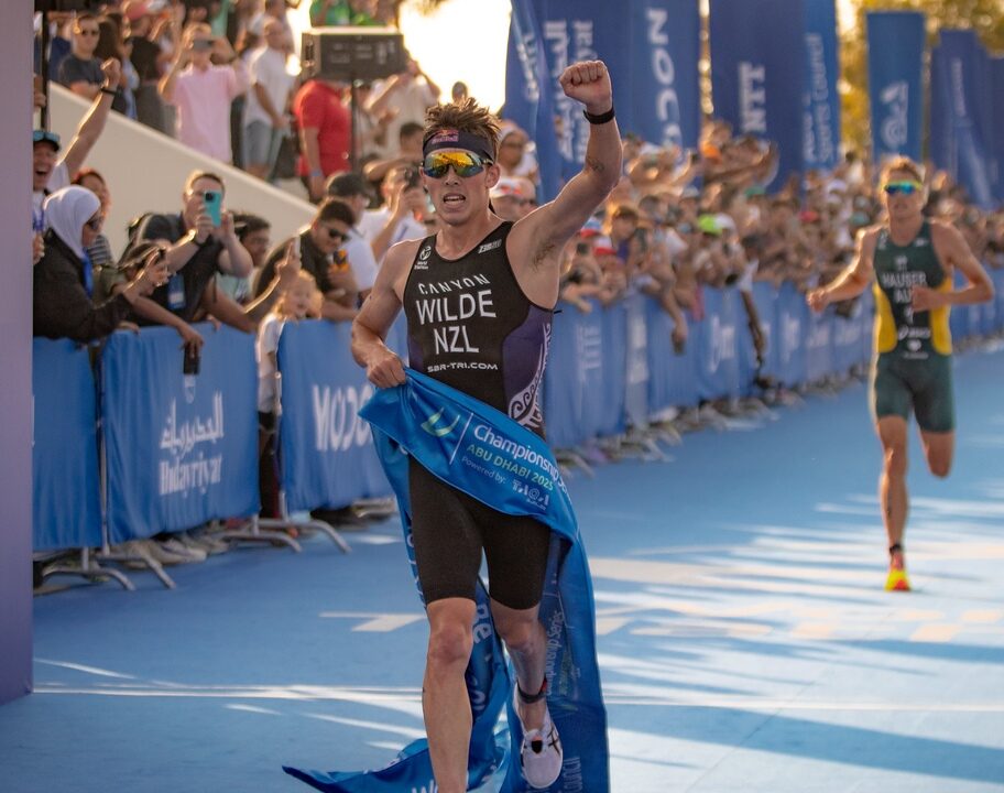 Hayden Wilde wins Abu Dhabi 2025 finish line photo credit World Triathlon
