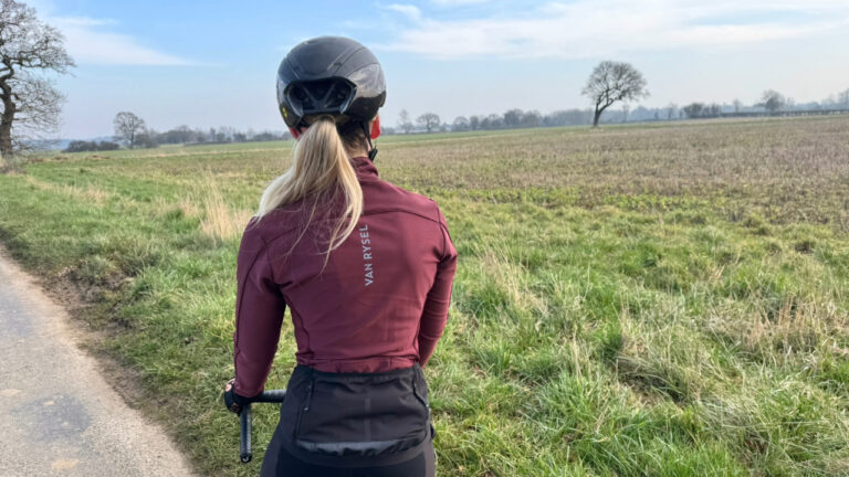 Van Rysel Endurance winter jacket review back of jacket and pockets