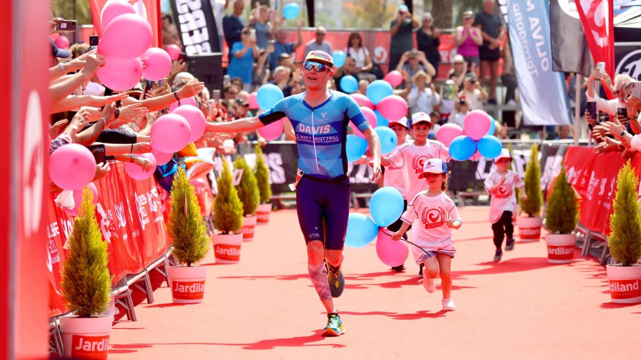 Challenge Salou 2025 Thomas Davis Finish Line