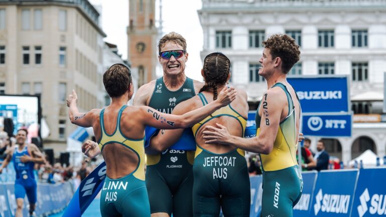 Matt Hauser Linn Jeffcoat Willian Australia win Mixed Relay WTCS Hamburg 2025