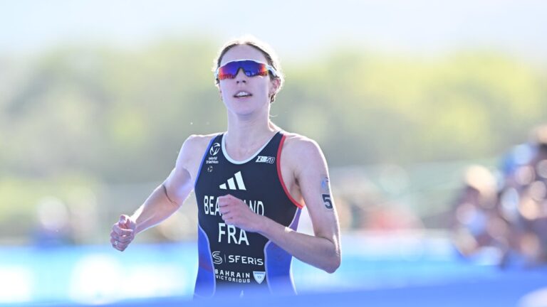 Cassandre Beaugrand finish line WTCS French Riviera 2025