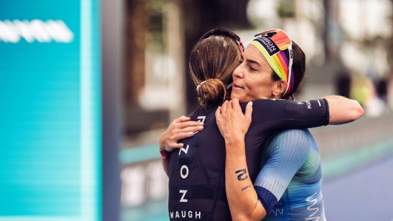 Kate Waugh Ashleigh Gentle Wollongong T100 2025