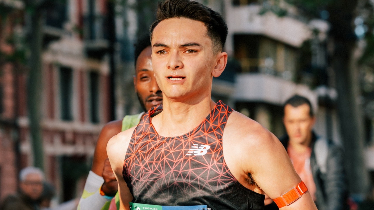 Alex Yee Valencia Marathon 2025 COROS