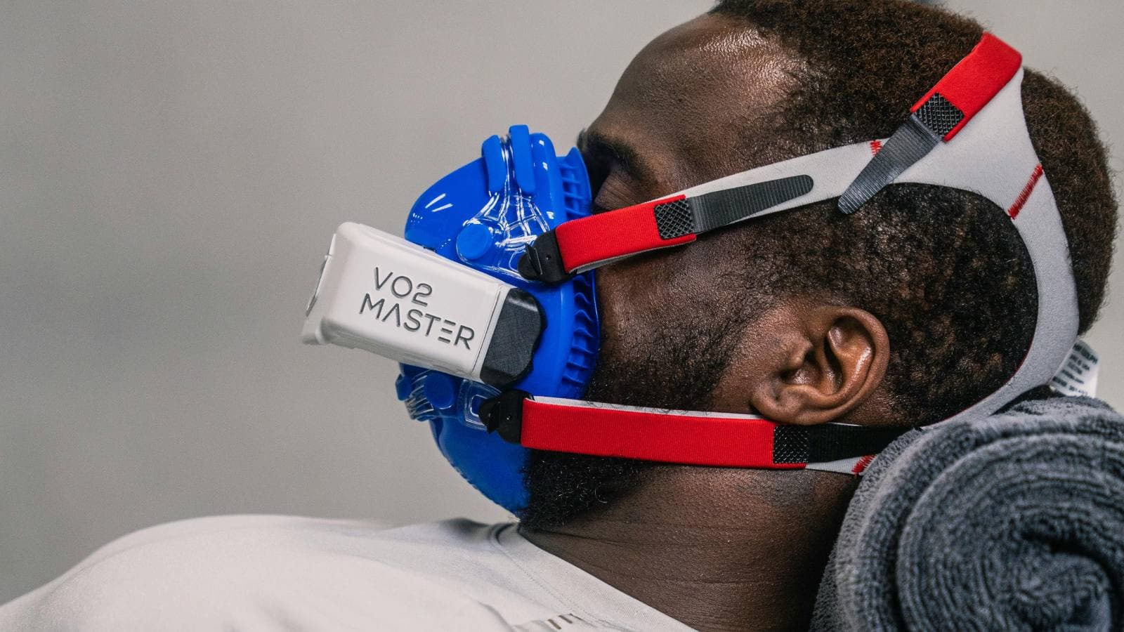 Athlete undergoing VO2 max and lactate threshold testing to measure endurance and aerobic capacity