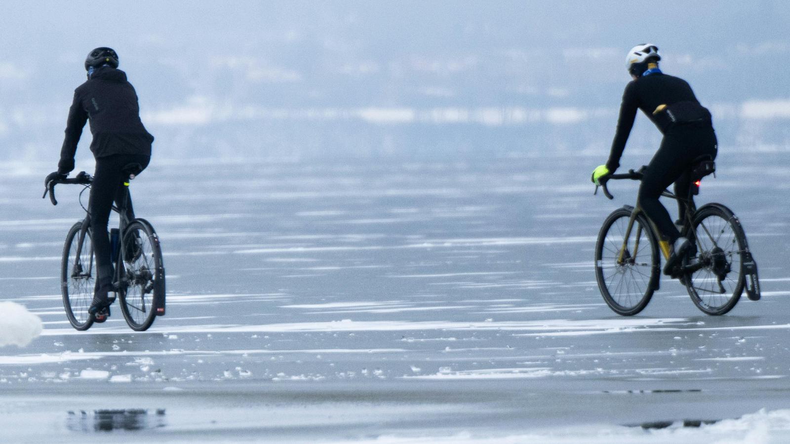 cold and fatigued triathlete experiencing hypothermia symptoms during outdoor endurance event