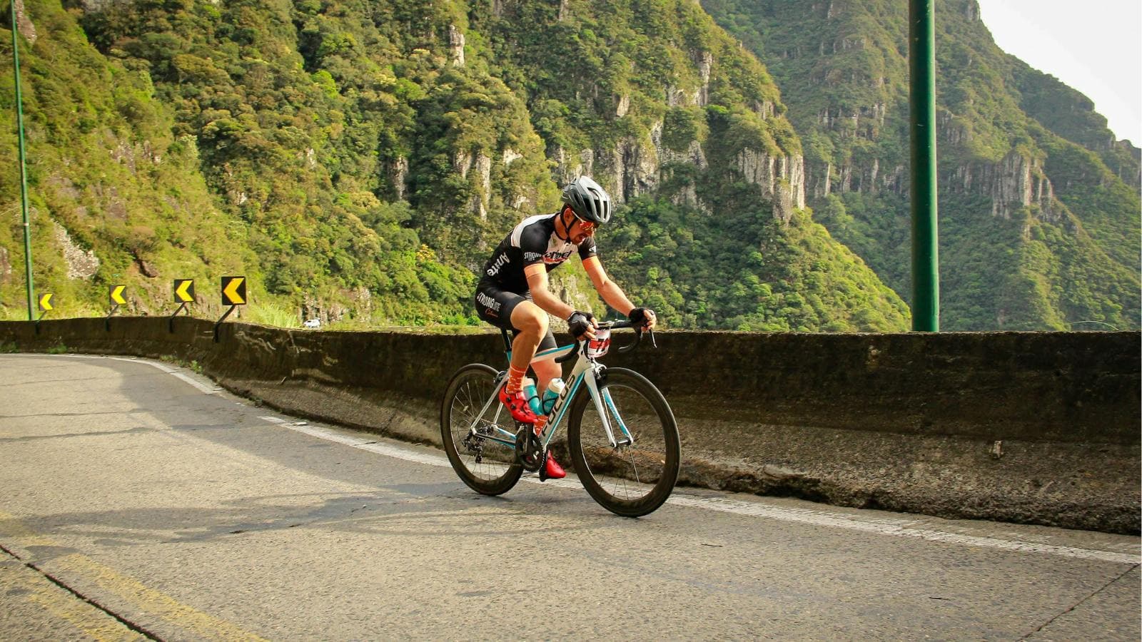cyclist riding smoothly with efficient pedaling technique to improve performance and conserve energy