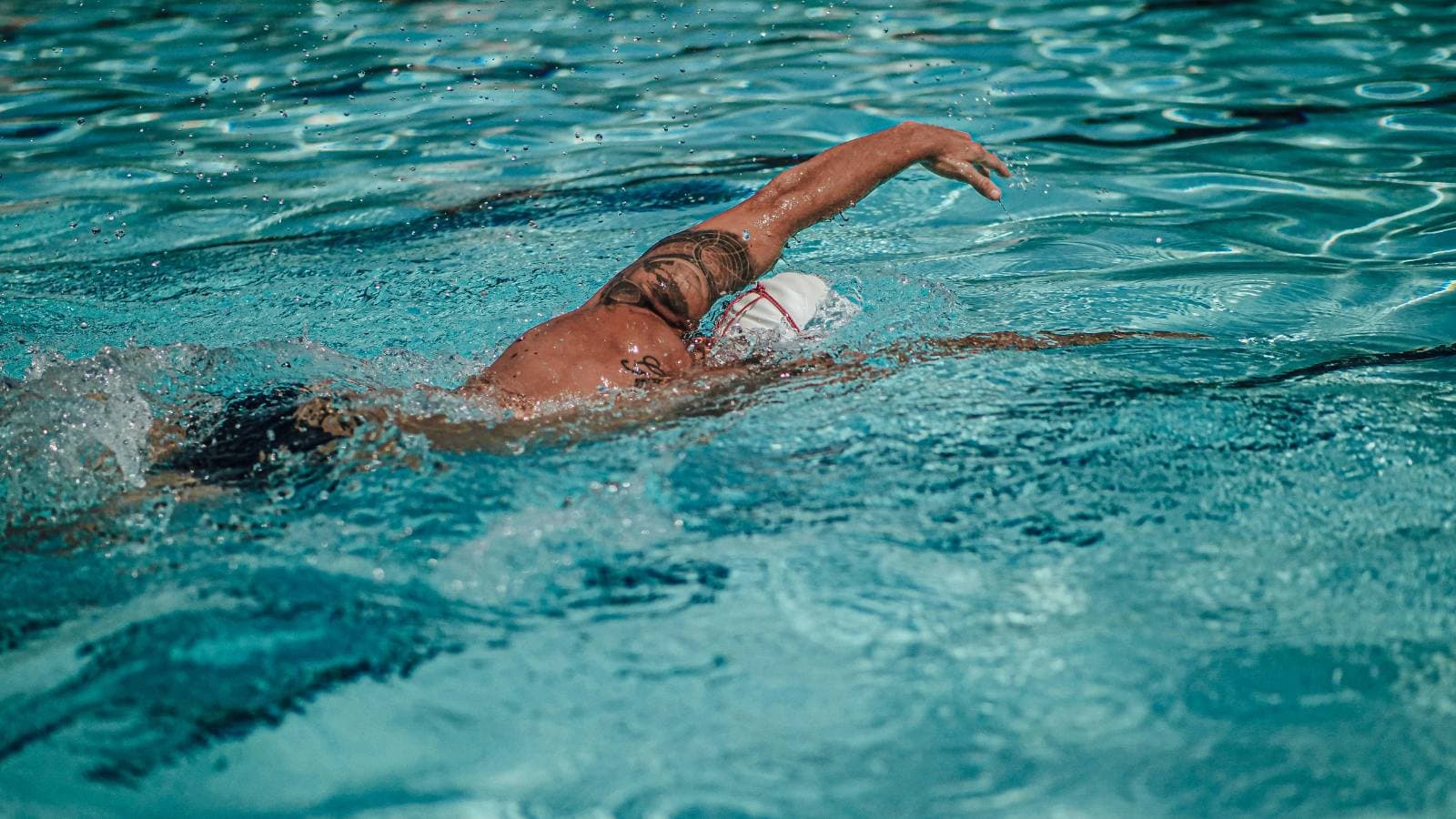 open water triathlete demonstrating proper body alignment and streamlined swimming technique