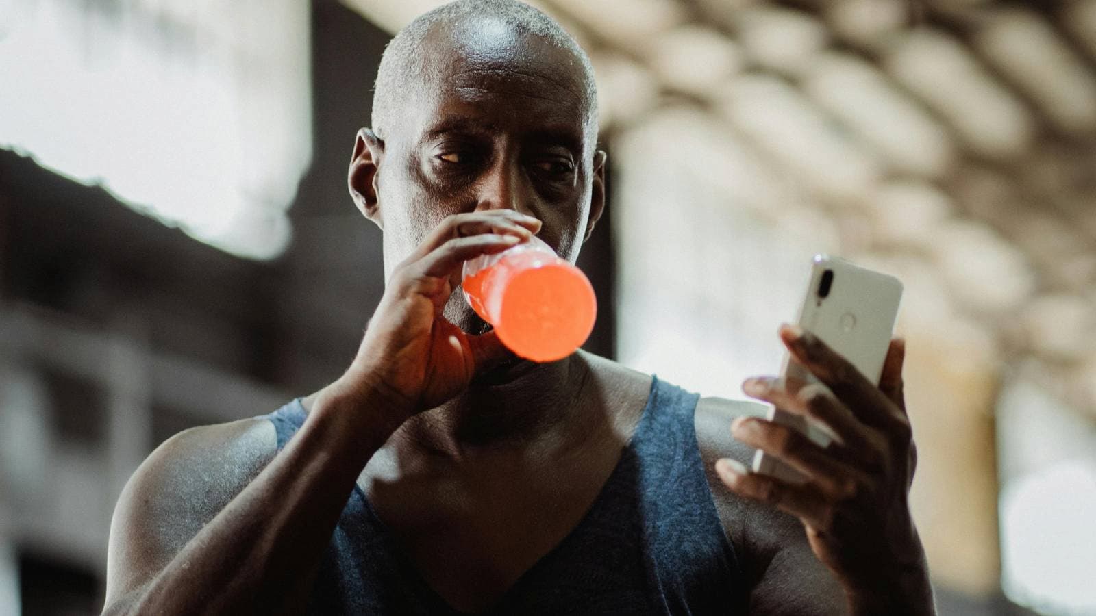 triathlete using smartphone late after training affecting sleep and training recovery performance
