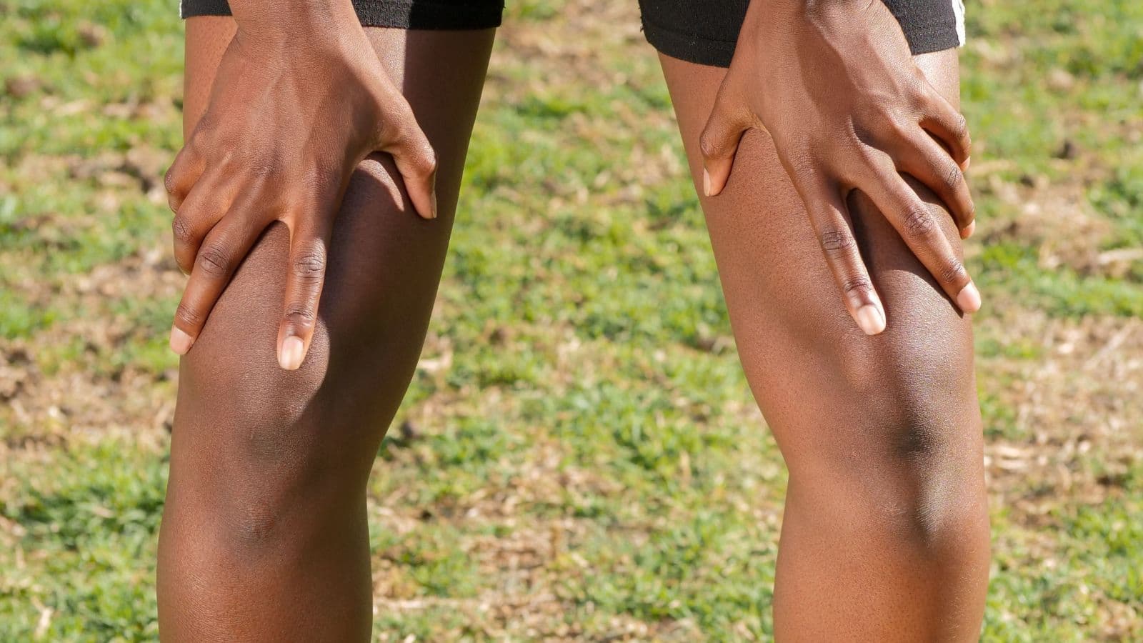 triathlete managing tendonitis during swim bike run training with modified workout plan