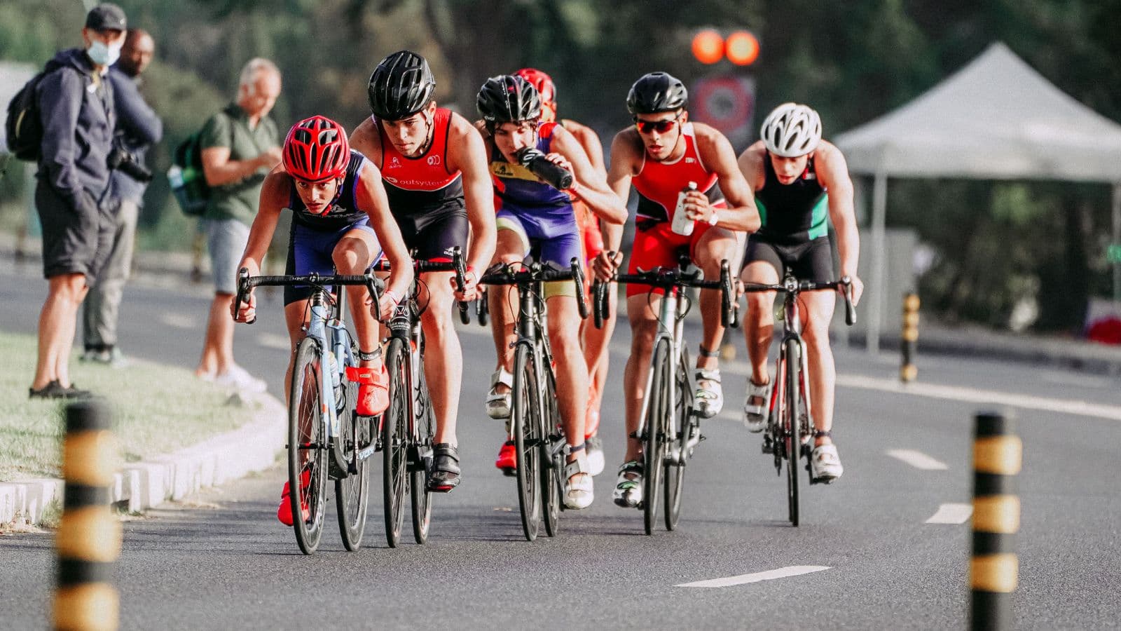 triathlete eating carbohydrate rich recovery meal after completing a triathlon race