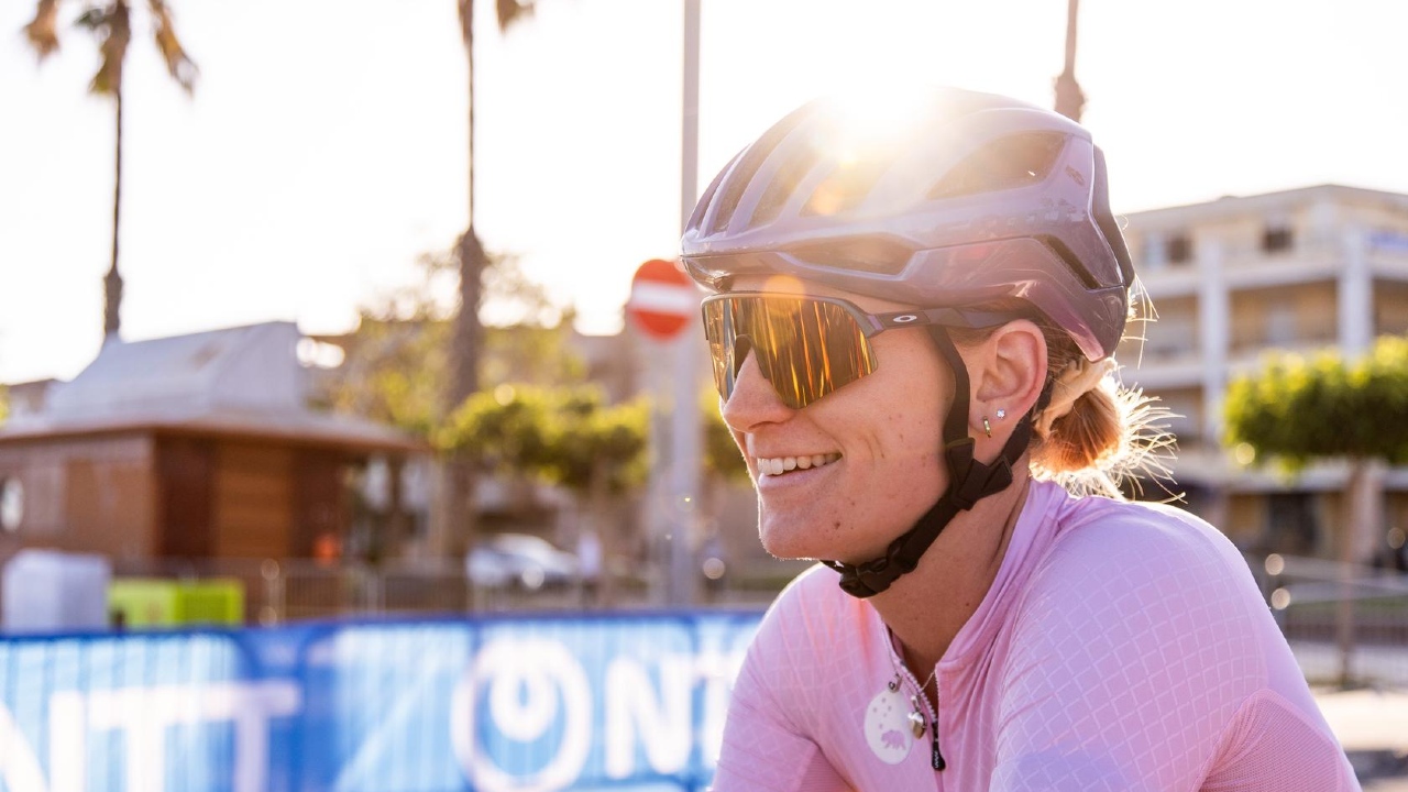Jess Fullagar WTCS Alghero 2026 bike smile