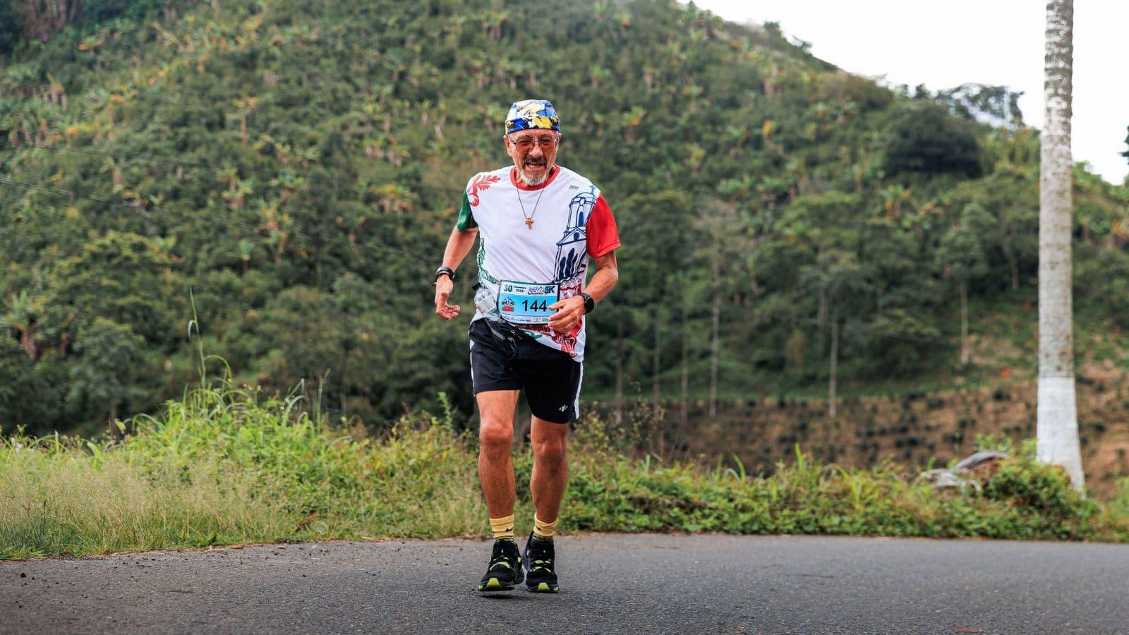 Athlete performing uphill running repeats on a grassy slope to improve running power, muscle strength, and climbing efficiency.