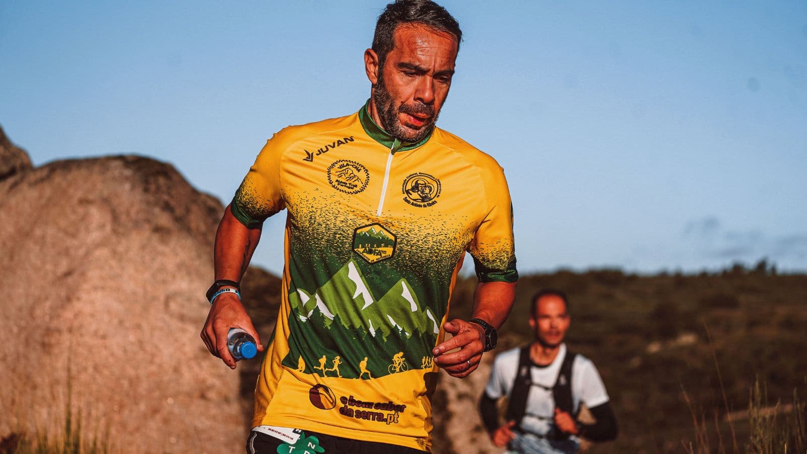 Triathlete passing other runners during the final kilometers by using a well-executed negative split pacing strategy.