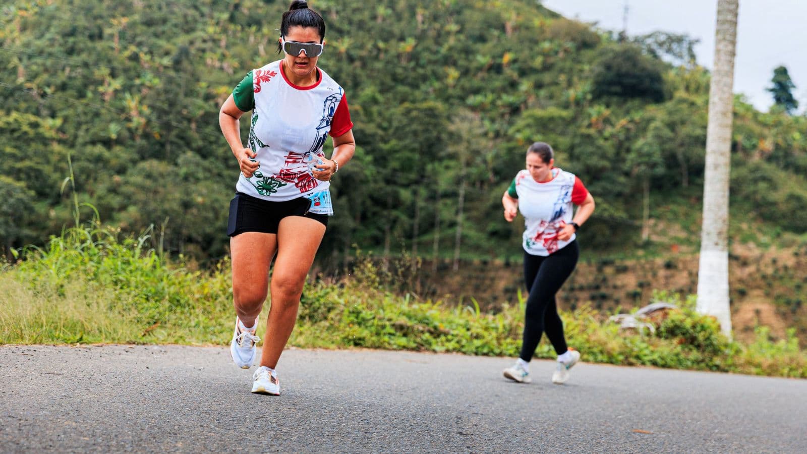 Triathlete increasing pace during the second half of the run to execute a negative split strategy in a triathlon race.